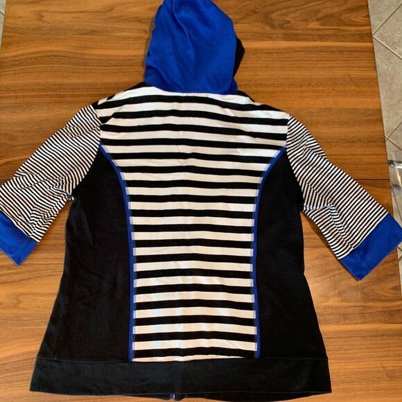 Women's sweatshirt, full zip, 1/2 sleeve, bright blue accents, dynamic Sz M, EUC - Picture 2 of 15